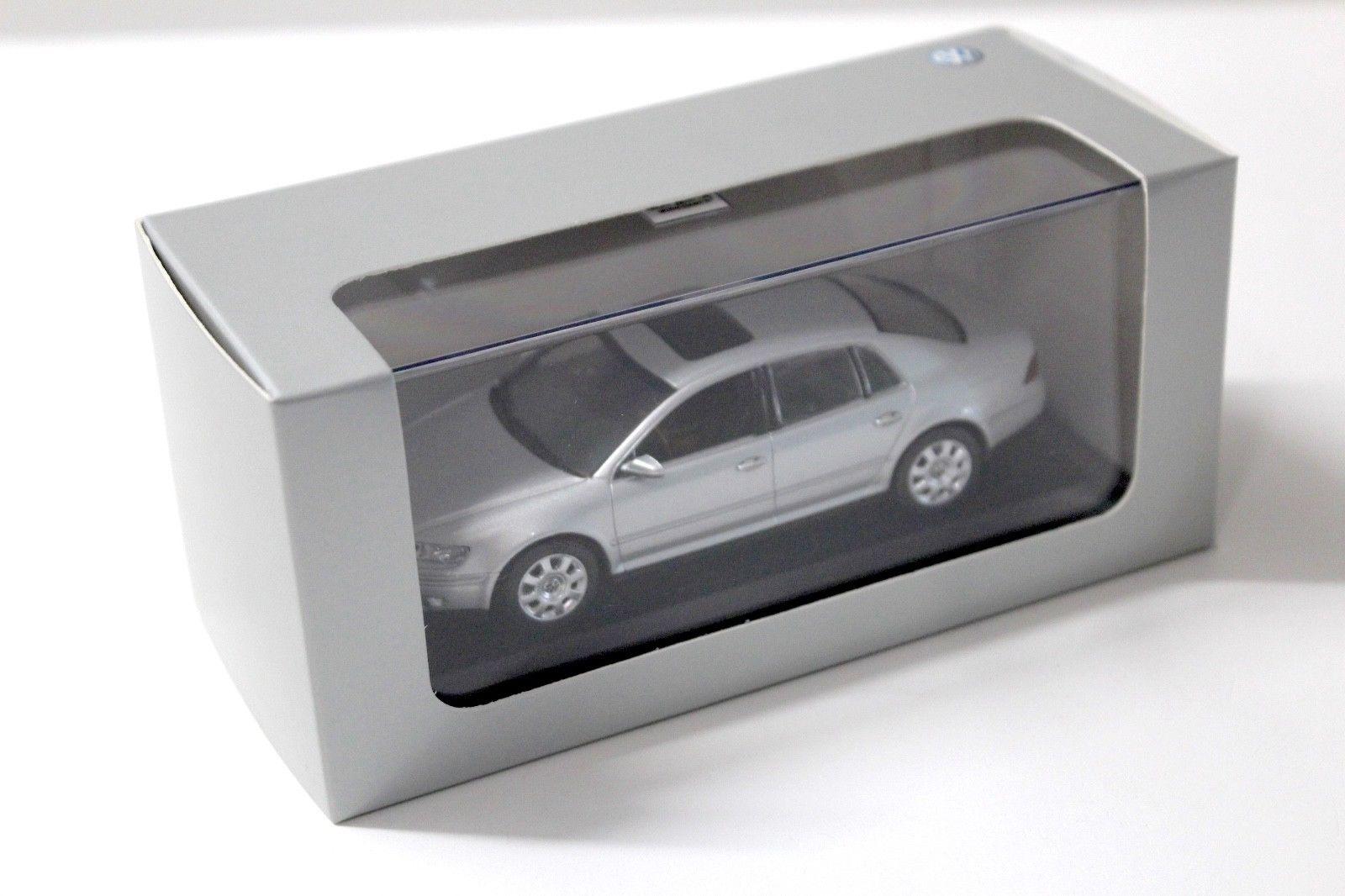 1:43 Minichamps VW Phaeton Limousine silver DEALER VERSION