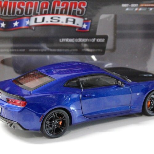 1:18 AUTO World Chevrolet Camaro SS 1LE 50th Anniversary blue - Image 3