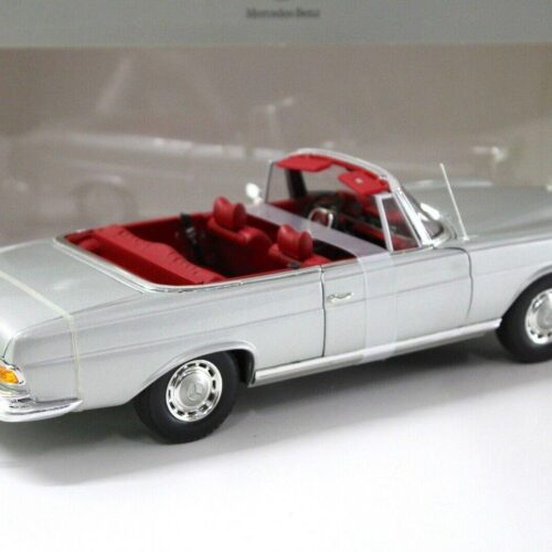 1:18 Norev Mercedes 280SE W111 Cabriolet silver DEALER VERSION - Image 3