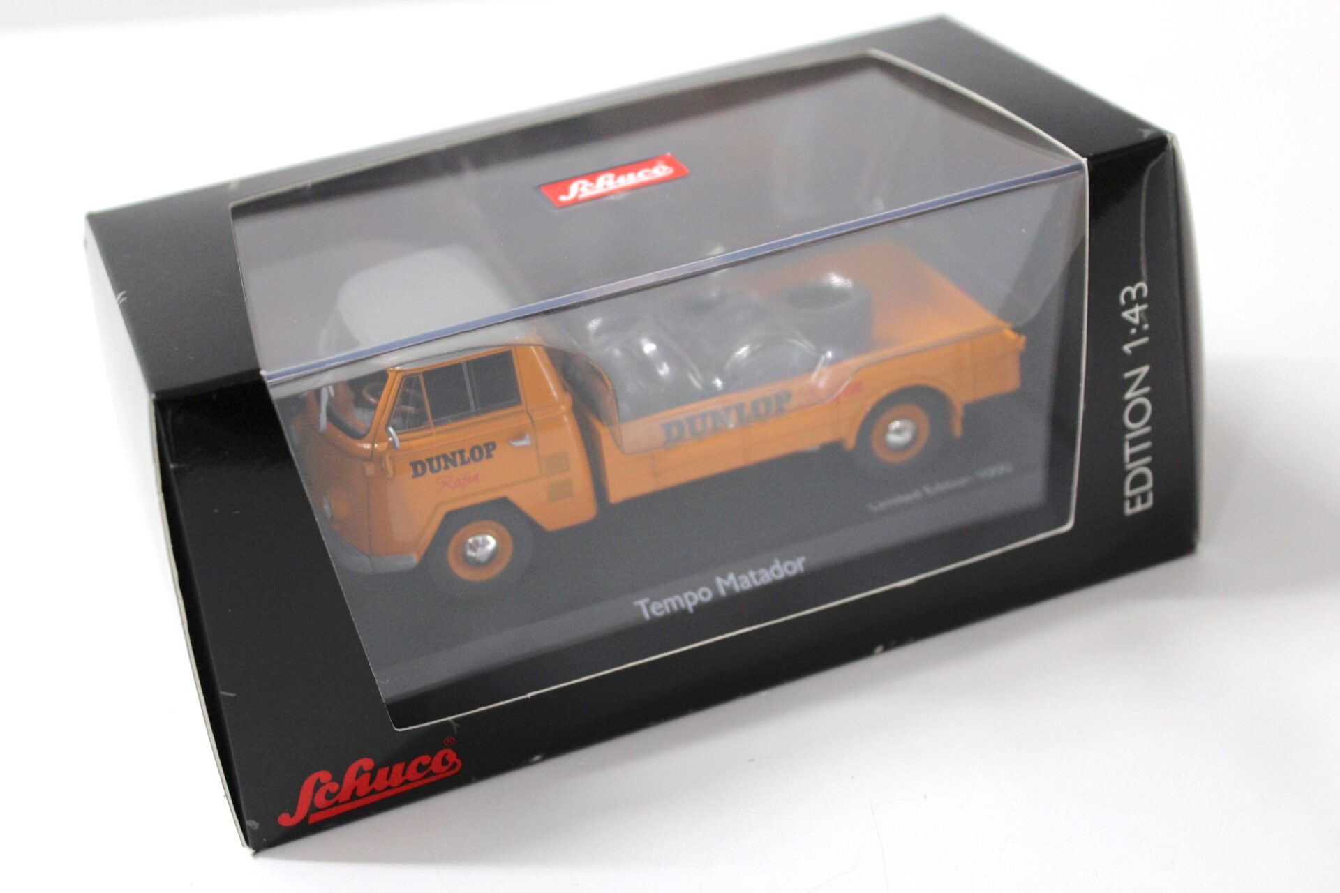 1:43 Schuco Tempo Matador Tieflader-Pritsche "Dunlop Reifen" orange