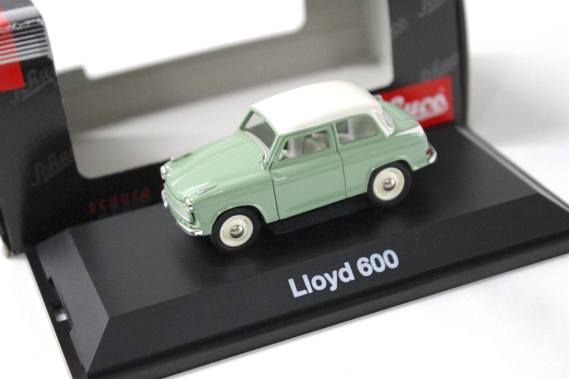 1:43 Schuco Lloyd 600 light green/ white roof