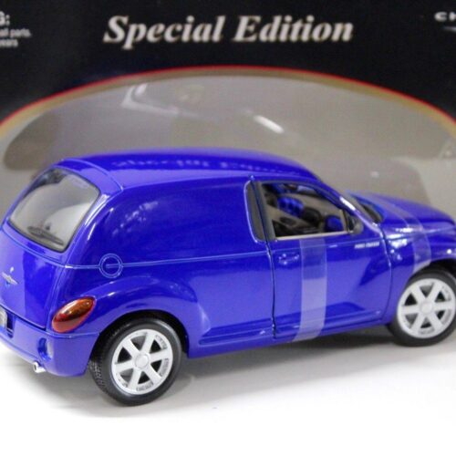 1:18 Maisto Chrysler Panel Cruiser blue