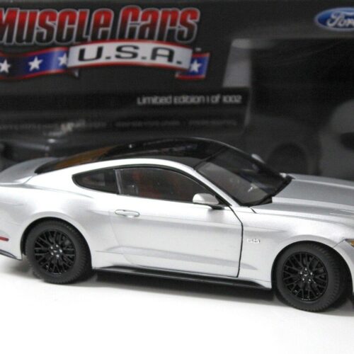 1:18 Auto World Ford Mustang GT Coupe 2017 silver