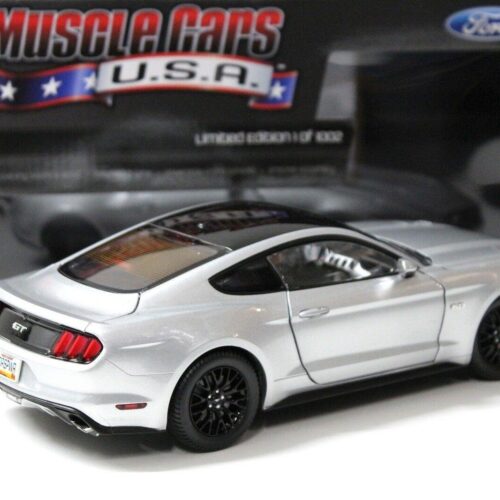 1:18 Auto World Ford Mustang GT Coupe 2017 silver