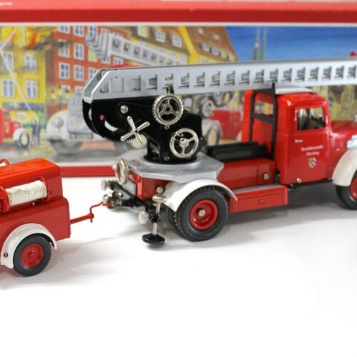 Schuco 00203 Elektro Construction MAN LKW Feuerwehr mit Anhänger red