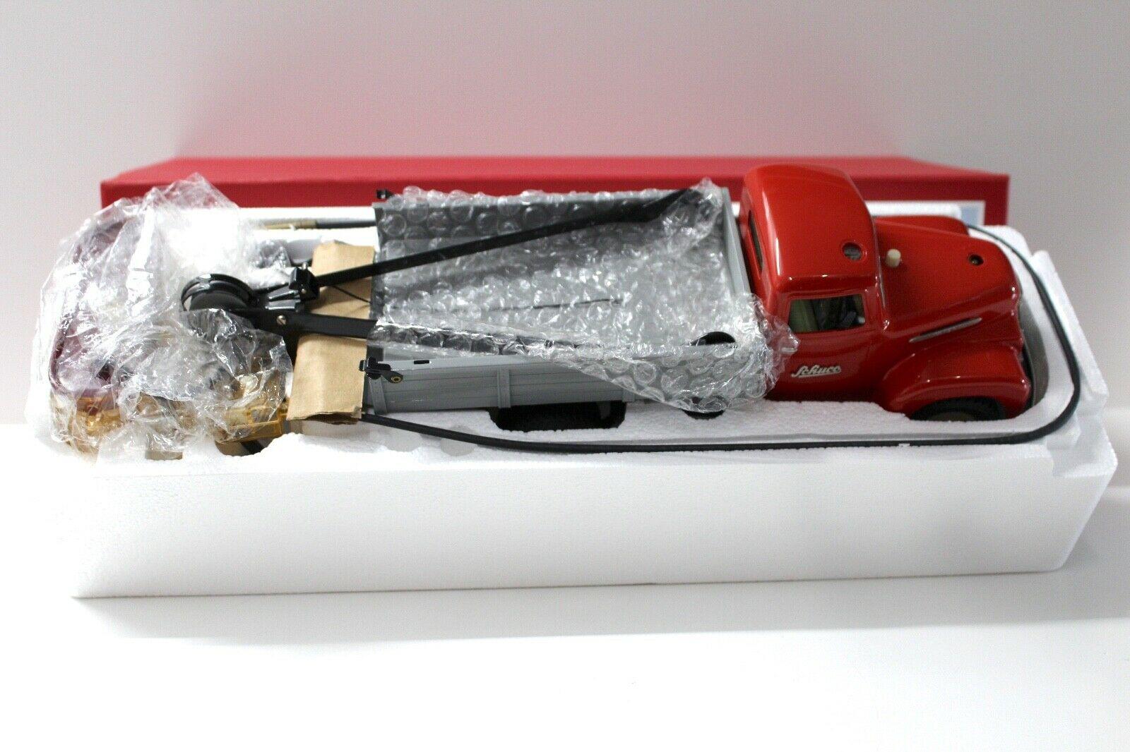 Schuco 6070 Elektro Construction Abschleppwagen Abschlepper LKW red