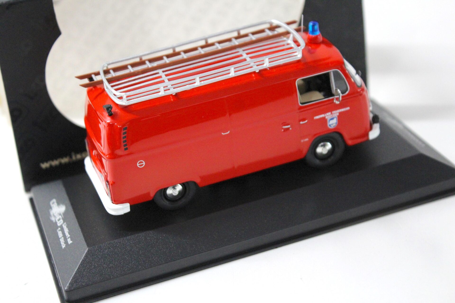 1:43 IXO VW Bus T2 FF Boitzen - Florian ROW 4026 Feuerwehr red