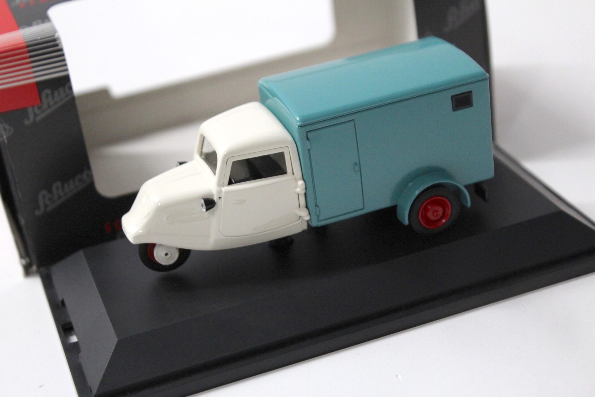 1:43 Schuco Tempo Kastenwagen blue/ white