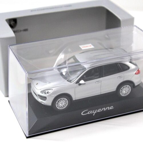 1:43 Minichamps Porsche Cayenne silver DEALER VERSION