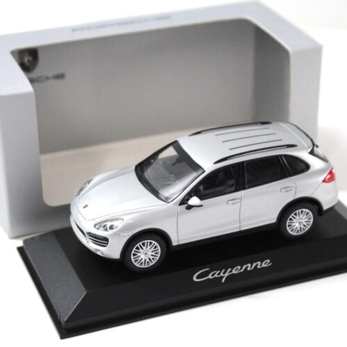 1:43 Minichamps Porsche Cayenne silver DEALER VERSION