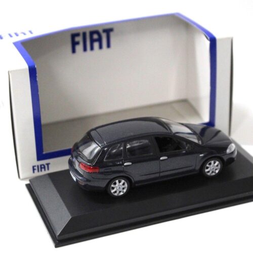 1:43 Norev Fiat Croma 2005 dark blue