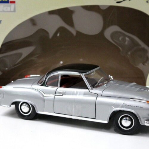 1:18 Revell Borgward Isabella Coupe silver/ black roof