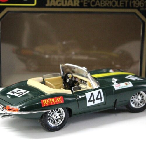 1:18 Bburago Jaguar E-Type Cabriolet Replay #44 green