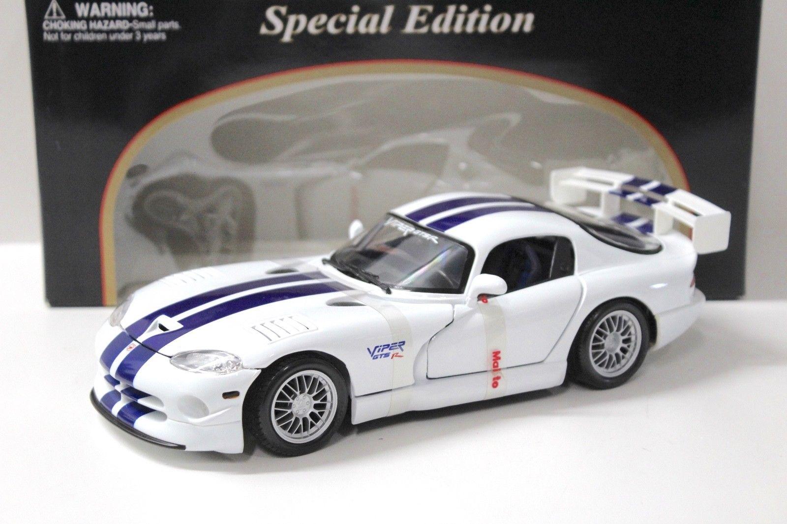 ID 46865 orig 1.jpg 1:18 Maisto Dodge Viper GT2 white/ blue stripes