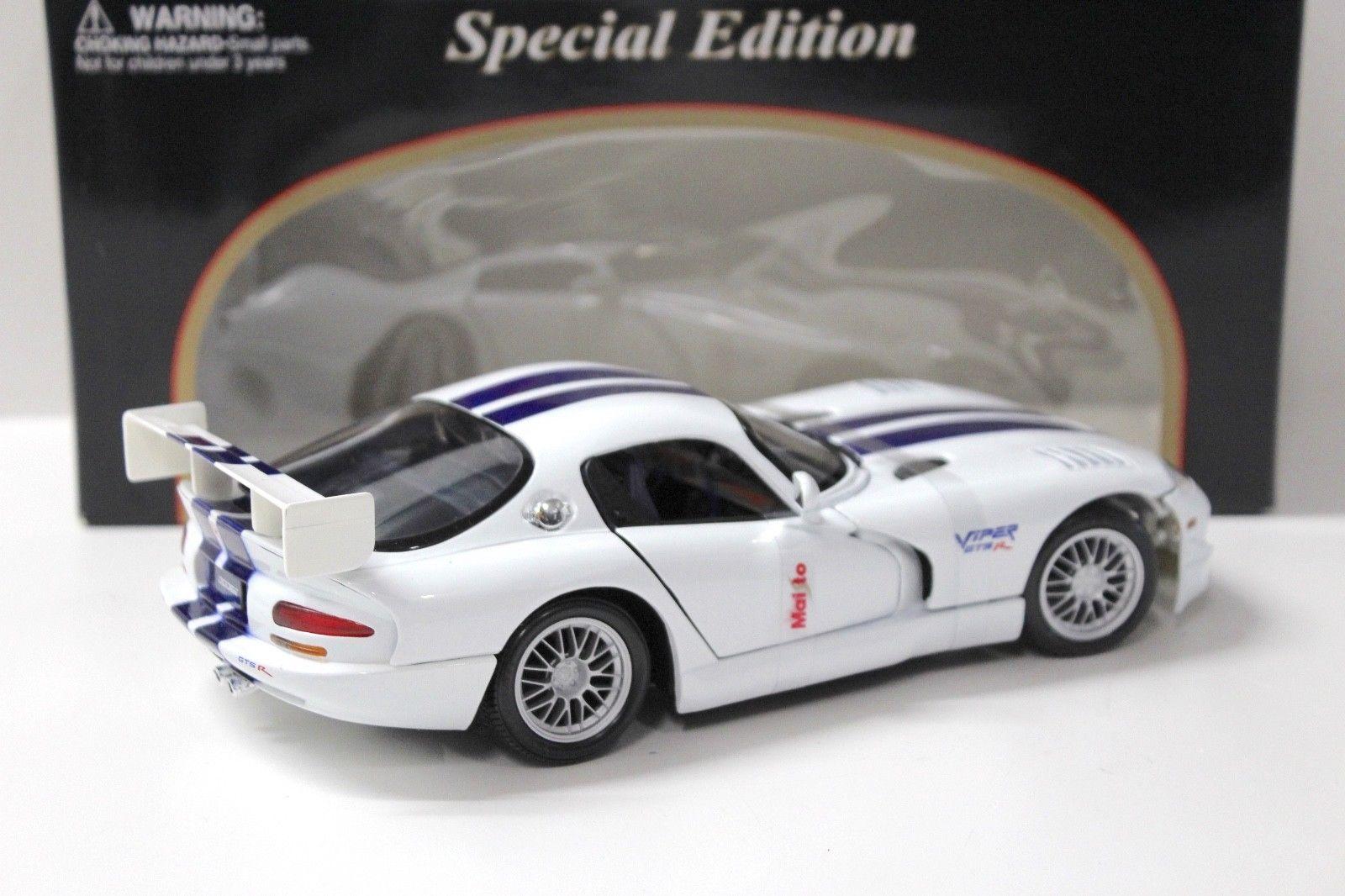 1:18 Maisto Dodge Viper GT2 white/ blue stripes