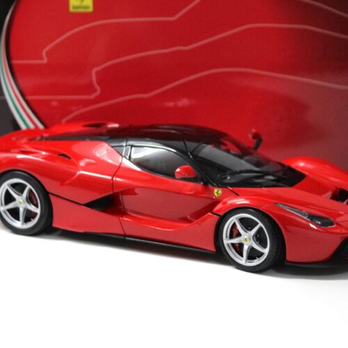 1:18 BBR Ferrari LaFerrari Corsa red/ Gloss black roof FULL OPENING