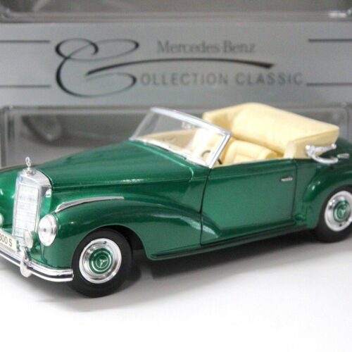 1:18 Maisto Mercedes 300S Cabriolet green DEALER VERSION