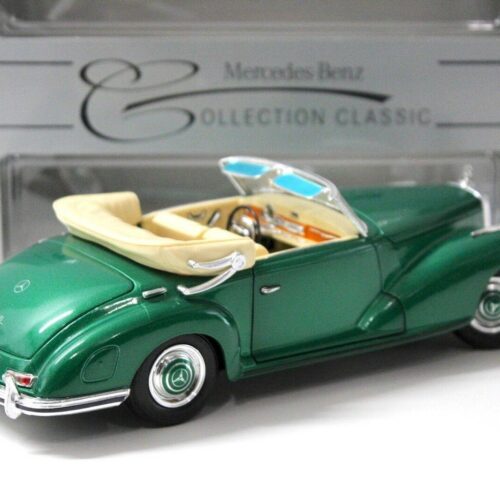 1:18 Maisto Mercedes 300S Cabriolet green DEALER VERSION