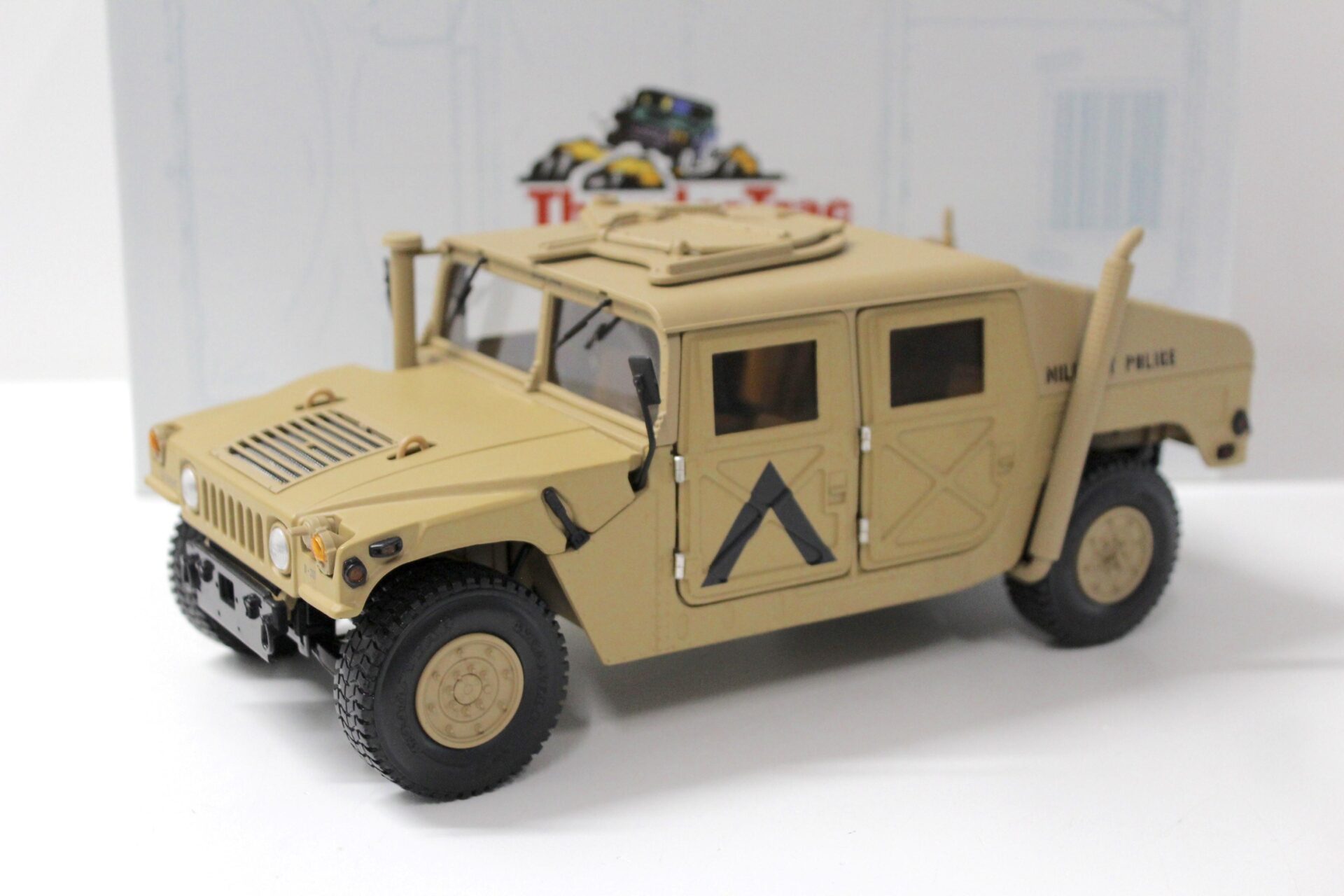 ID 47189 orig.jpg 1:18 Exoto 1995 AM General Hummer Humvee Thunder Trac Military Police