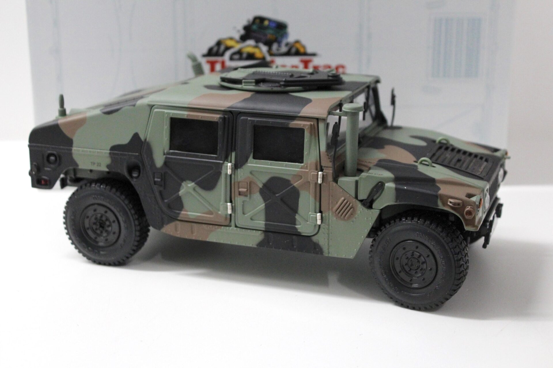 1:18 Exoto 1995 AM General Hummer Humvee Thunder Trac Military Command Car