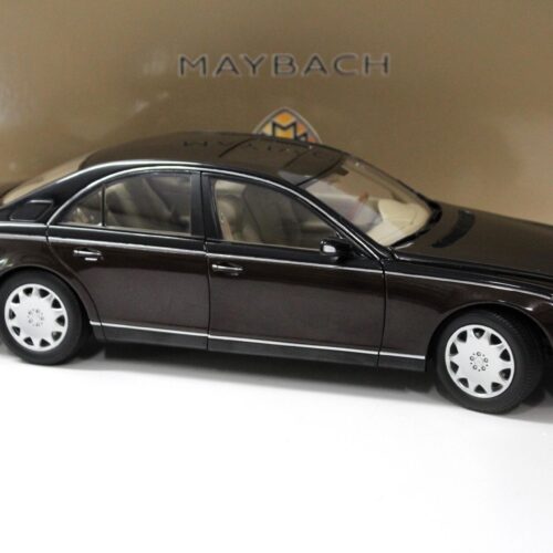 1:18 AUTOart Maybach 57 Limousine black/ dark brown DEALER VERSION