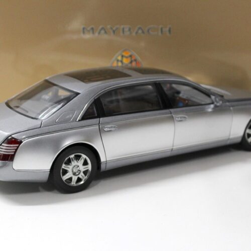 1:18 AUTOart Maybach 62 Limousine grey metallic/ silver DEALER VERSION