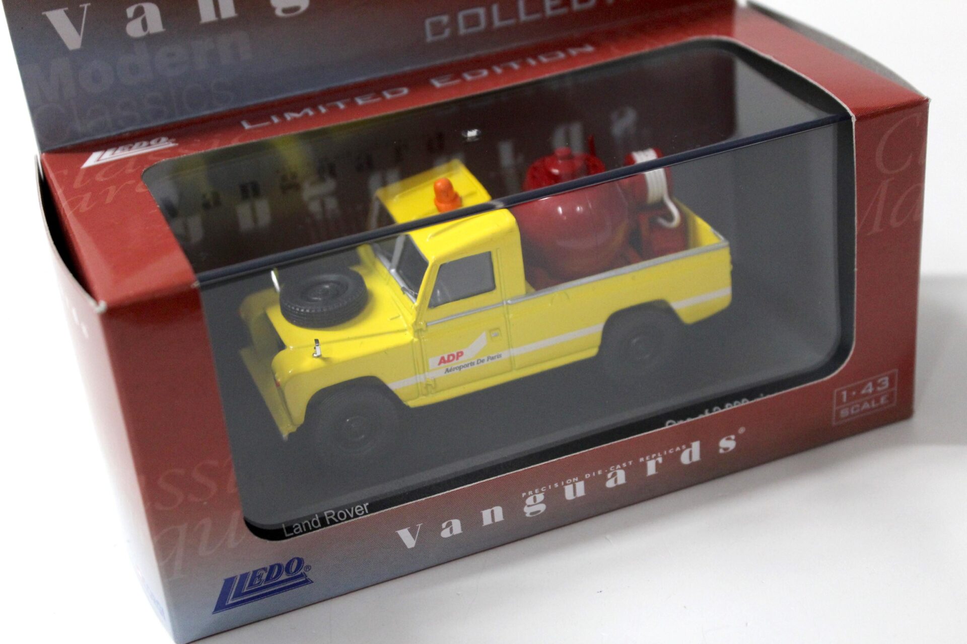 1:43 Vanguards Land Rover Aeroport de Paris yellow