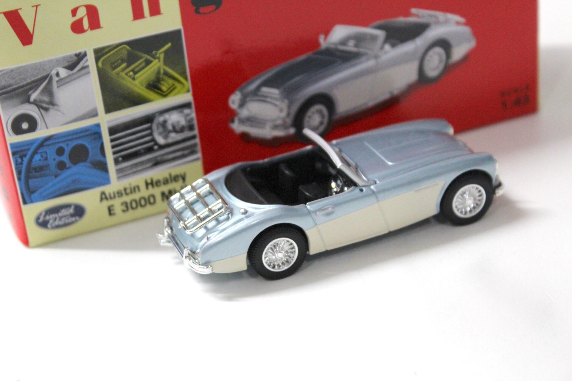 1:43 Vanguards Austin Healey E 3000 MKII Healey Blue & Ivory white