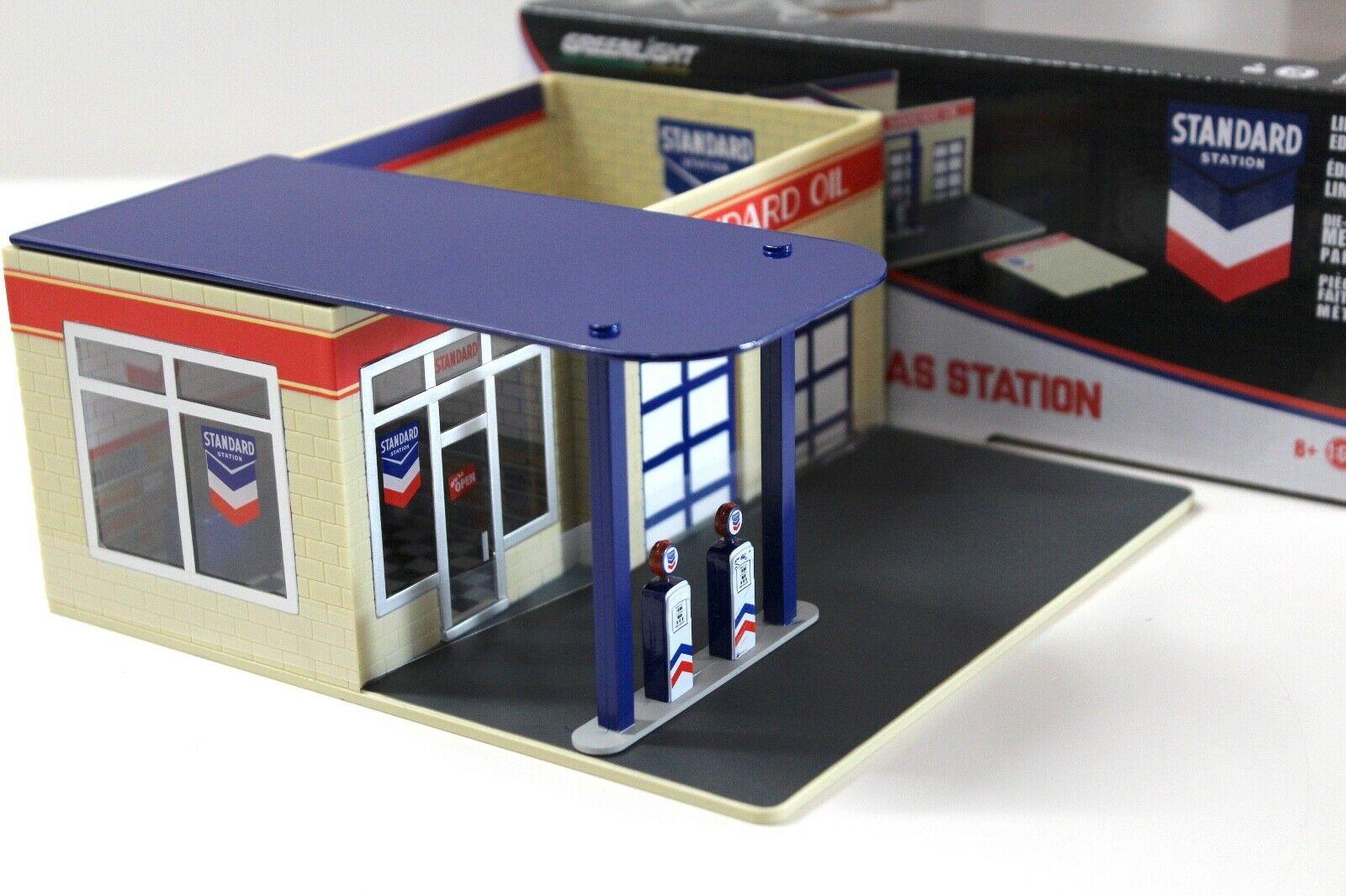 1:64 Greenlight Vintage Gas Station "STANDARD STATION" Tankstelle