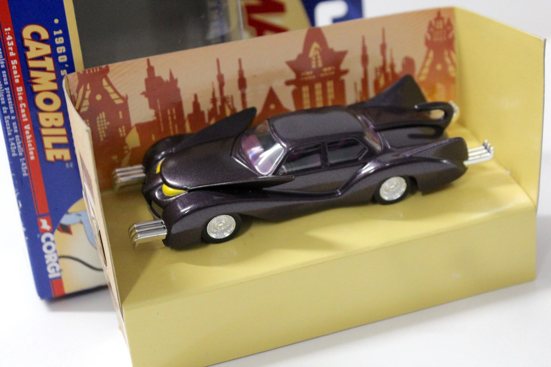 ID 47620 orig 1.jpg 1:43 Corgi 1960´s DC Comics Catmobile Batman