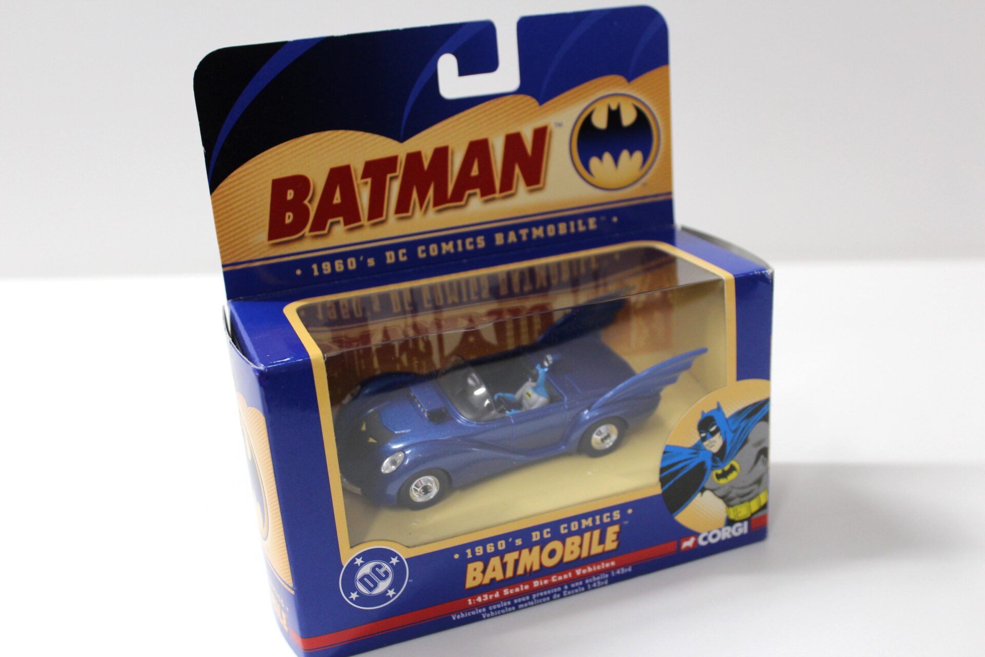 1:43 Corgi 1960Â´s DC Comics BATMOBILE BMBV2 Batman blue