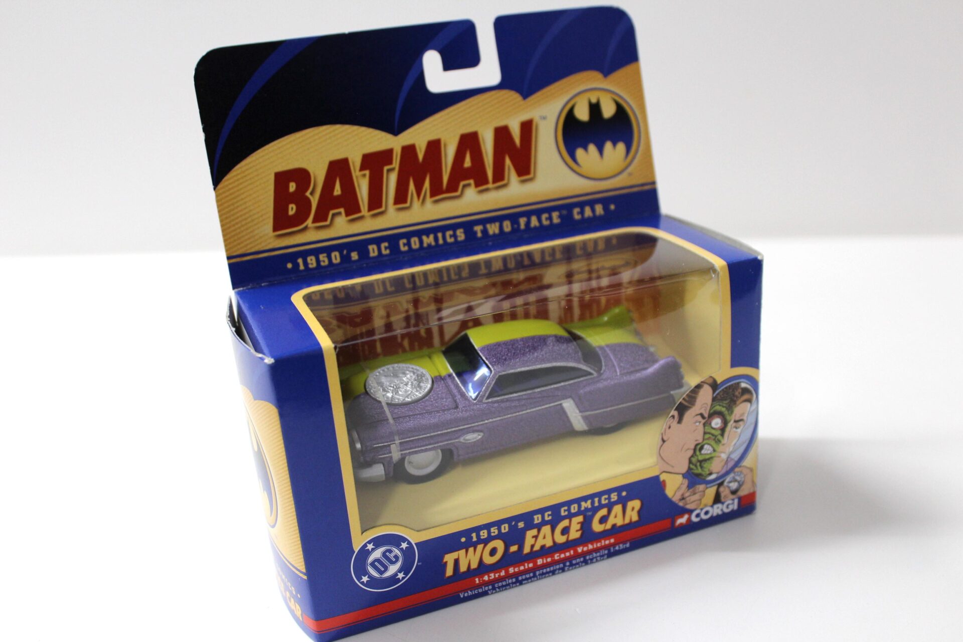 1:43 Corgi 1950Â´s DC Comics TWO-Face Car Batman