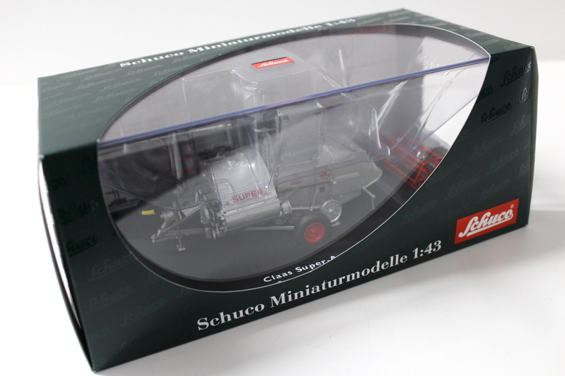 1:43 Schuco Claas Super-Automatic Mähdrescher silver