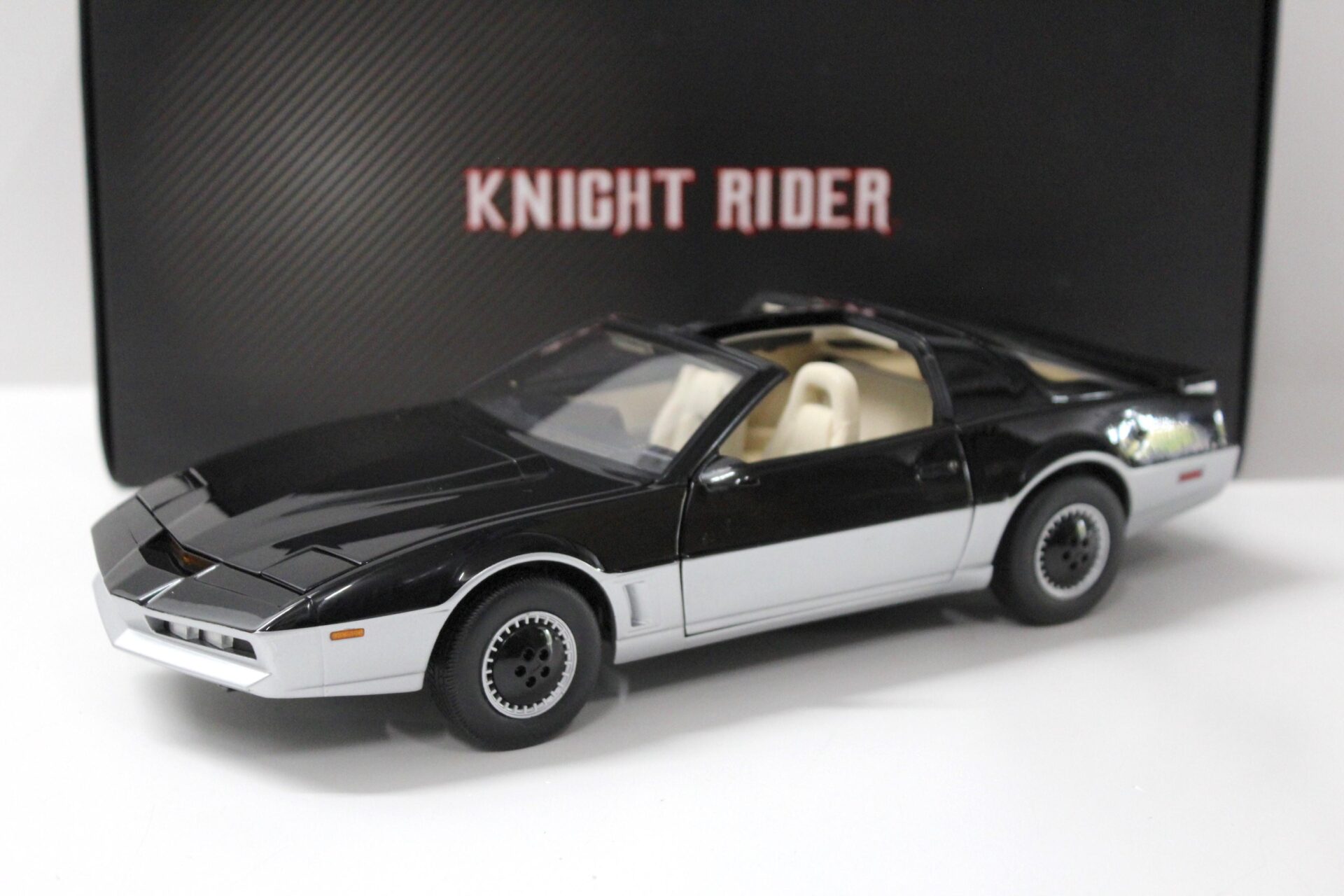 1:18 Hot Wheels Elite Pontiac Trans AM Knight Rider KARR black/ silver
