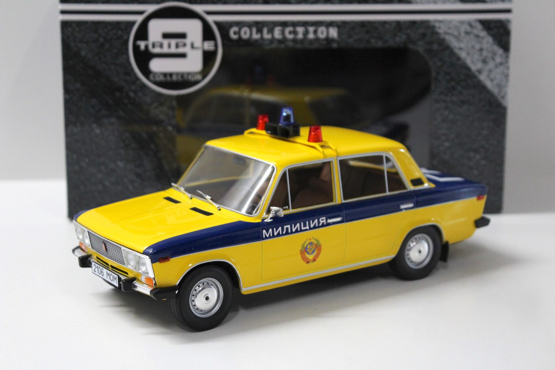 1:18 Triple9 IXO Lada 1600 VAZ USSR Traffic Police Polizei 1976