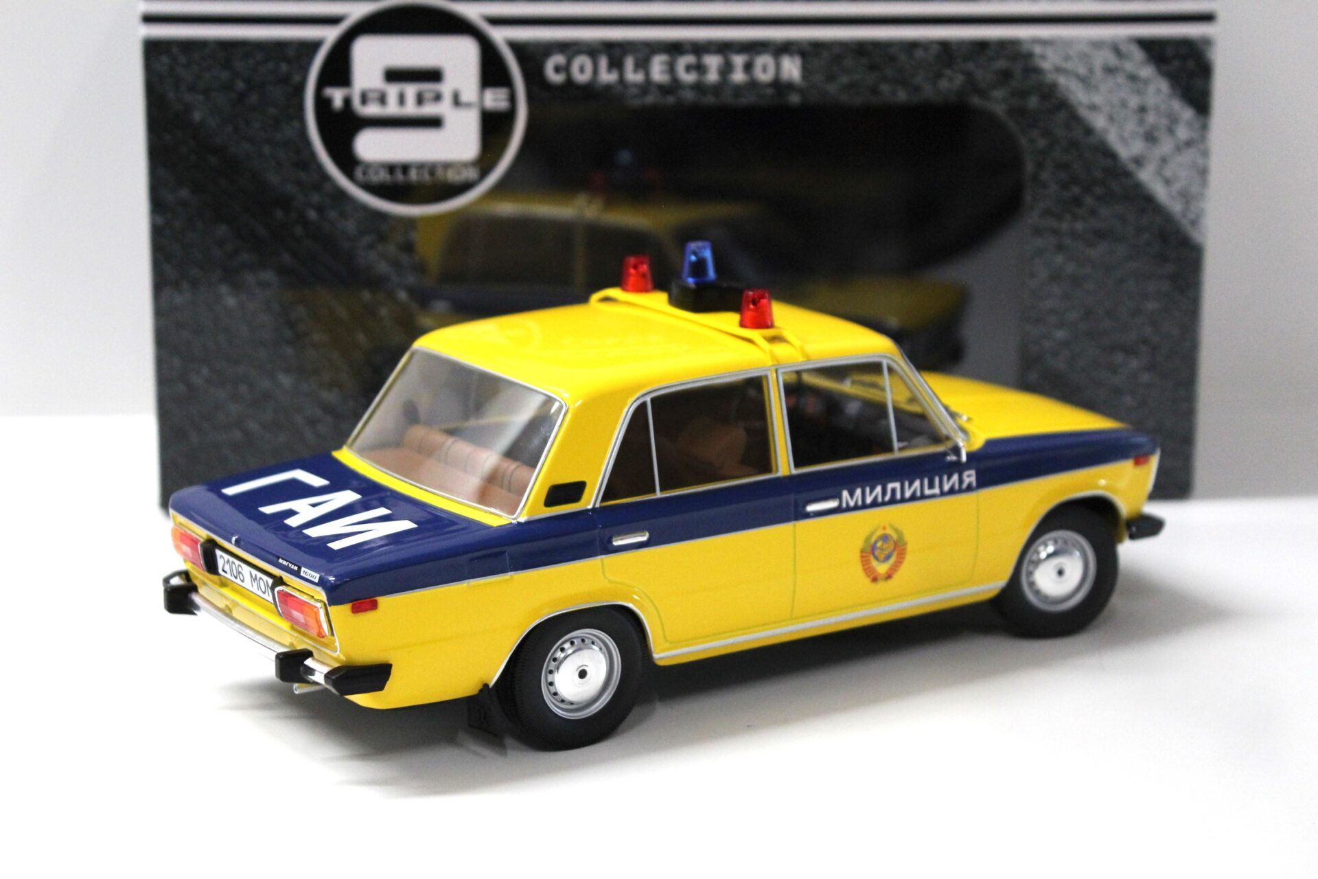 1:18 Triple9 IXO Lada 1600 VAZ USSR Traffic Police Polizei 1976