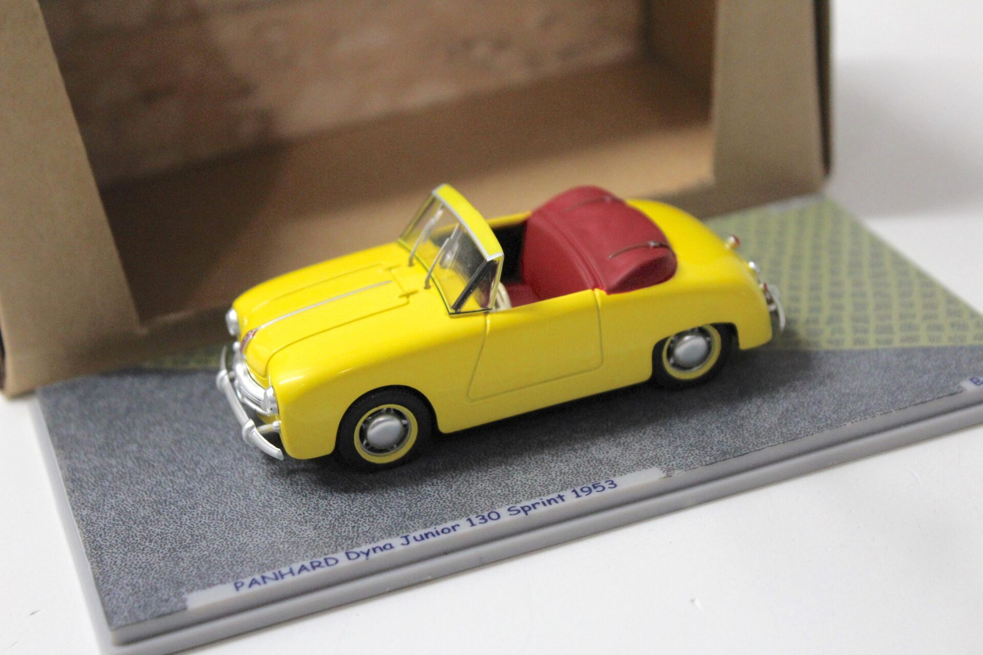 1:43 Spark Bizarre PANHARD Dyna Junior 130 Sprint 1953 yellow