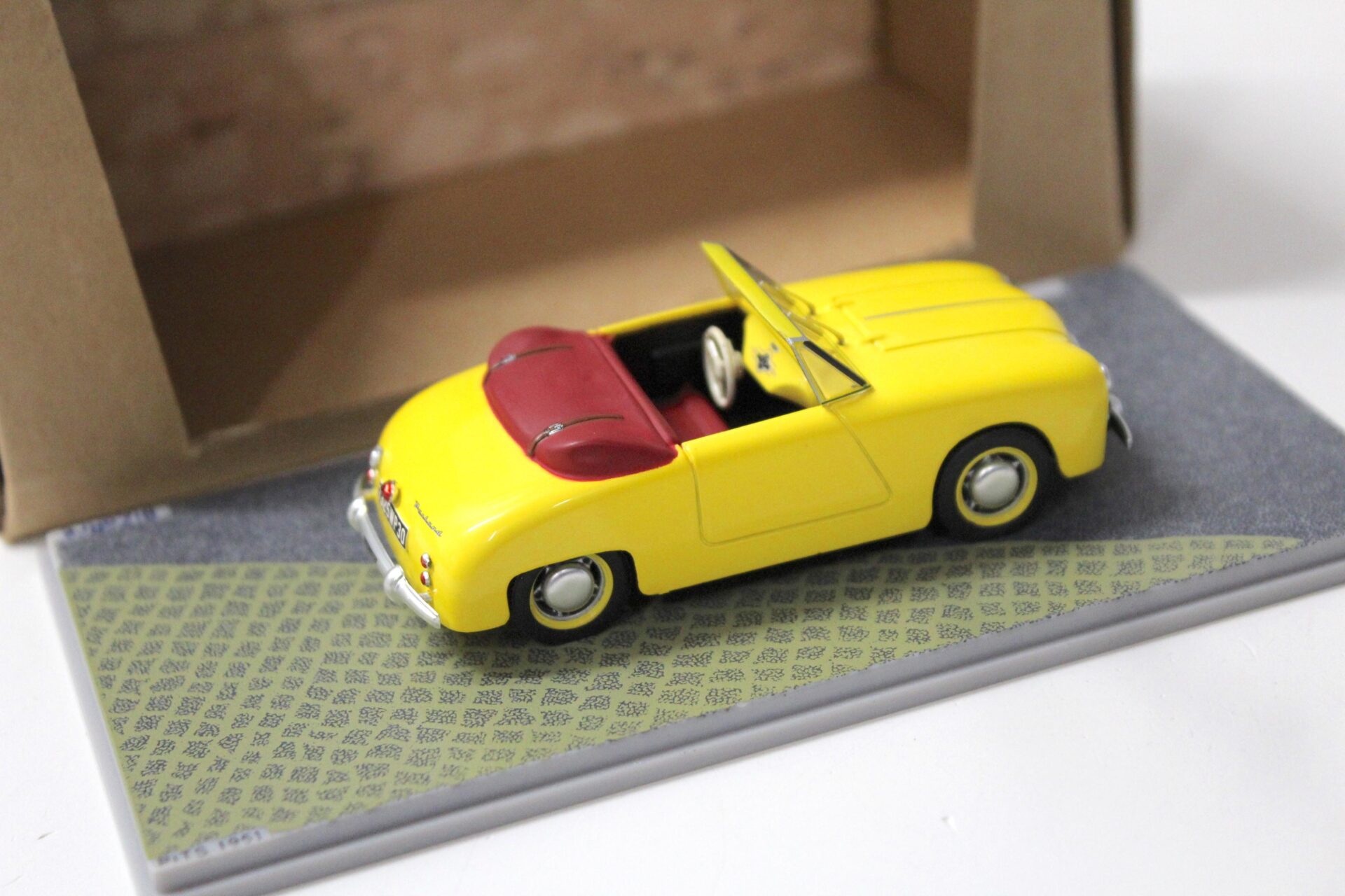 1:43 Spark Bizarre PANHARD Dyna Junior 130 Sprint 1953 yellow