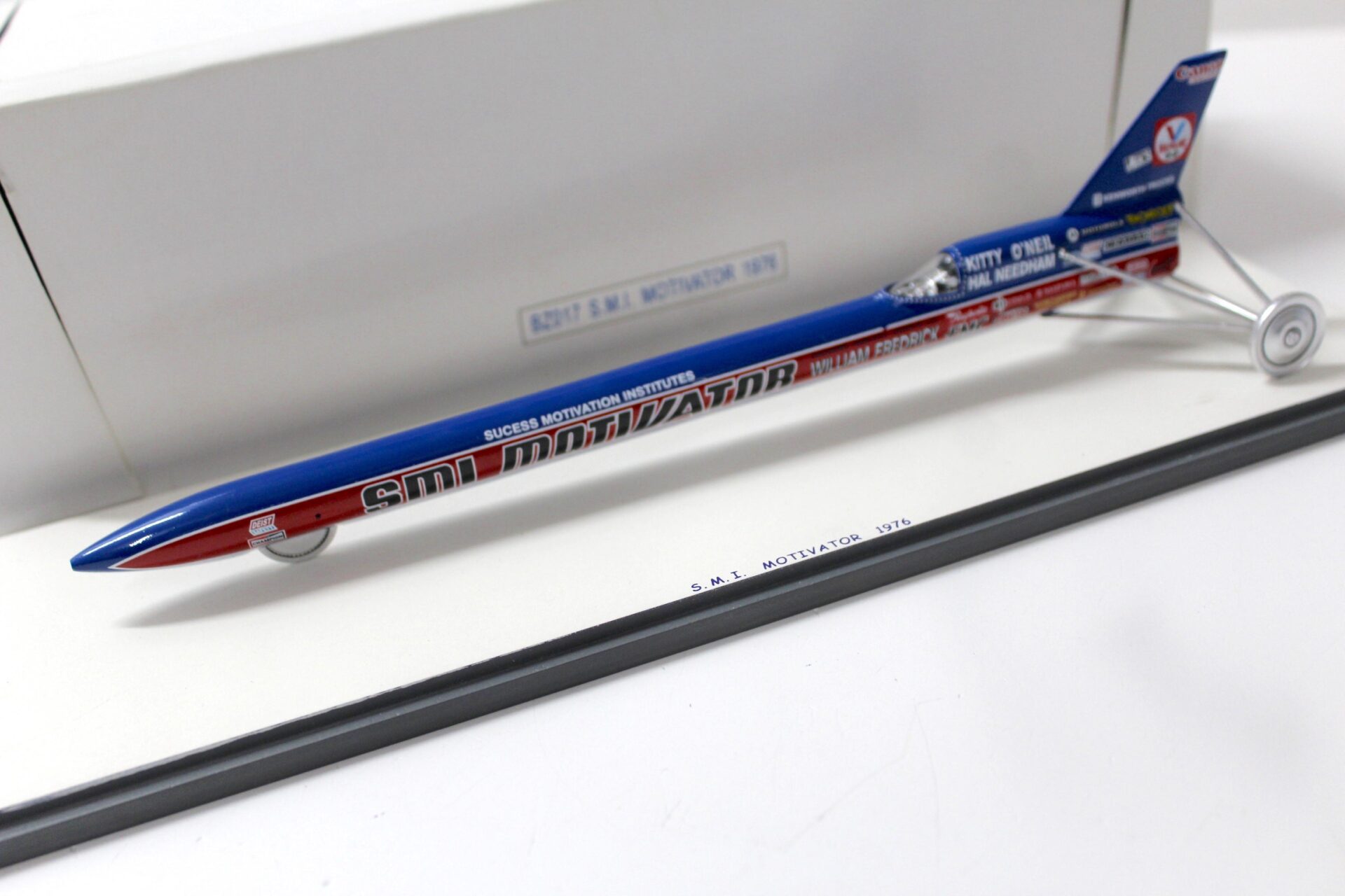 1:43 Spark Bizarre SMI MOTIVATOR 1976 Kitty O'NEIL Recordwoman 825,12 Km/h