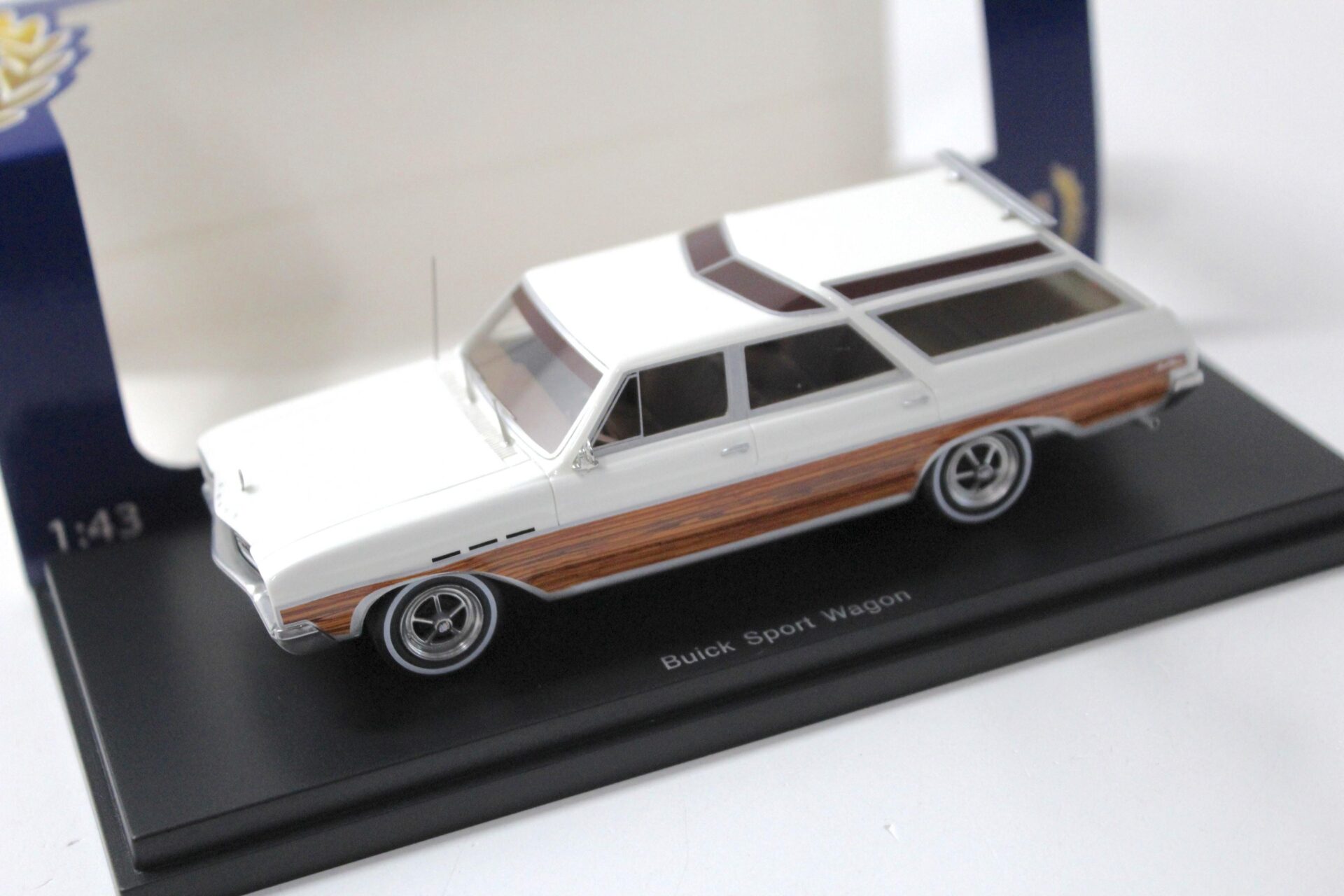 1:43 BOS Buick Sport Wagon white/ wood panels