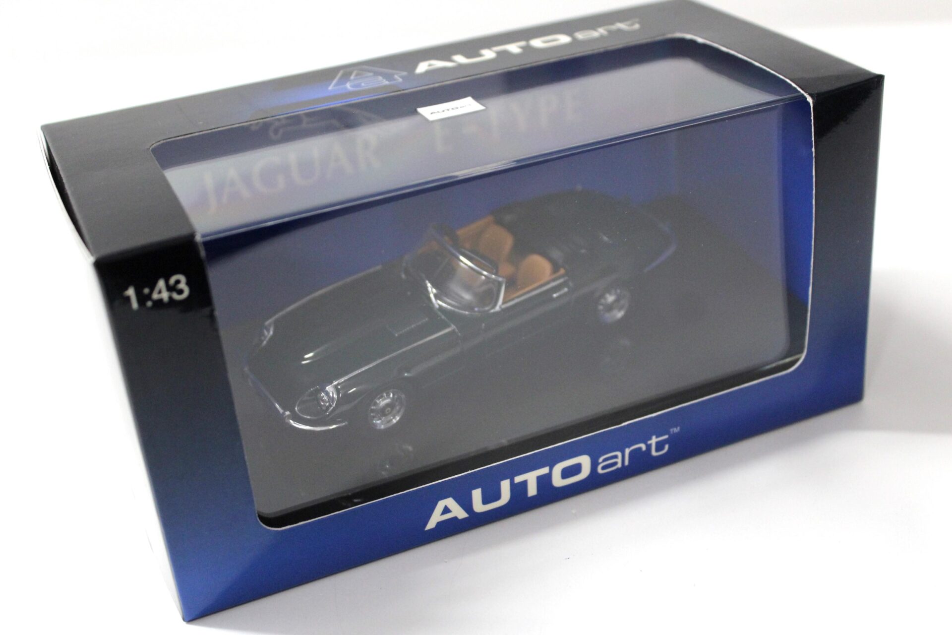 1:43 AUTOart Jaguar E-Type Roadster Series III V12 dark green