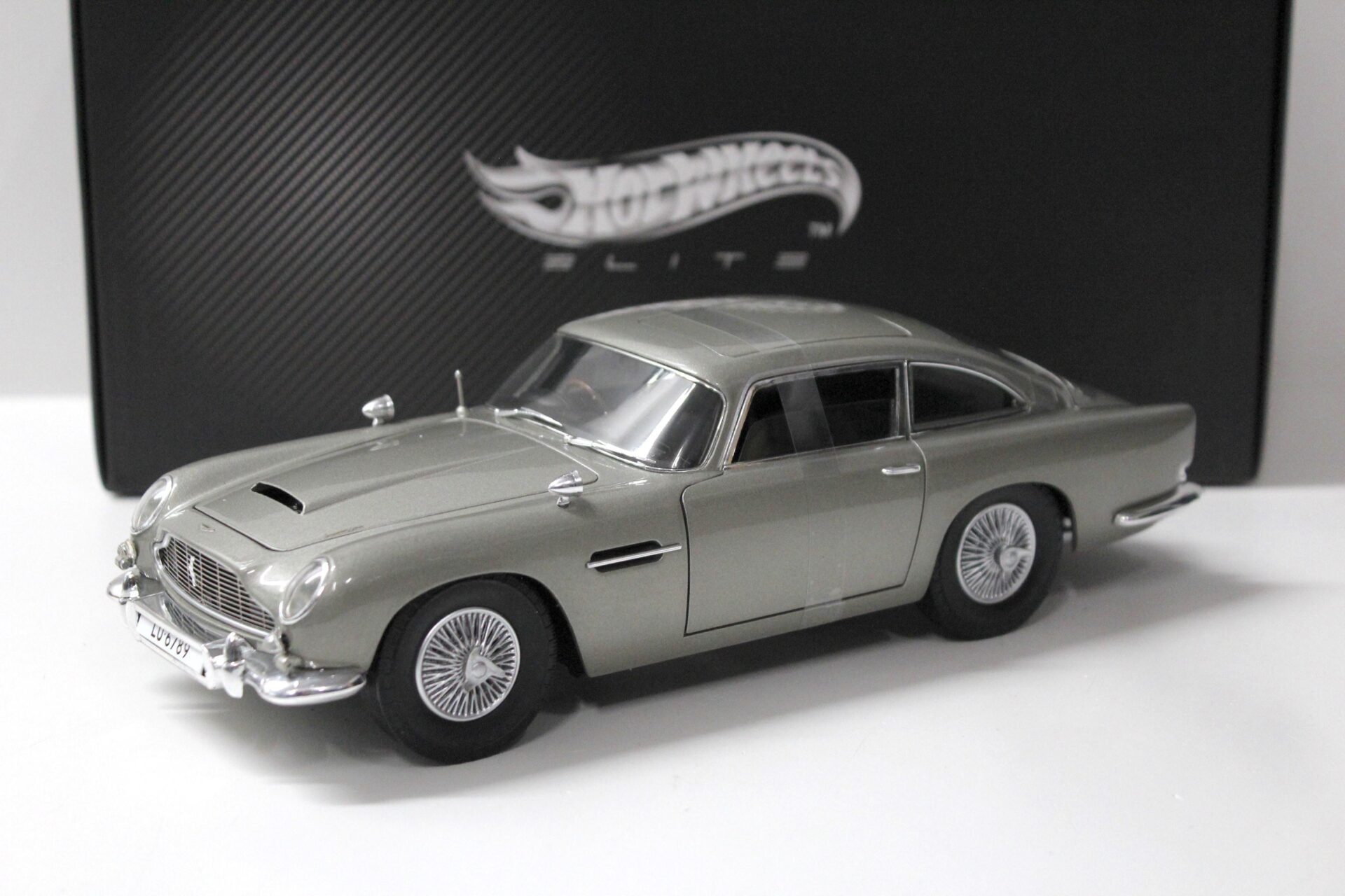 1:18 Hot Wheels Elite Aston Martin DB5 James Bond 007 Goldfinger