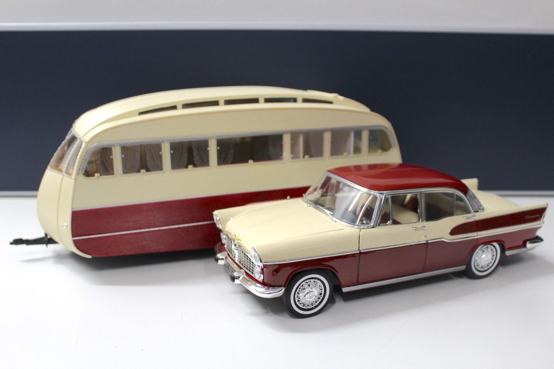 ID 48363 orig.jpg 1:18 Norev Simca Vedette Chambord 1958 + Caravane Henon red & ivoire