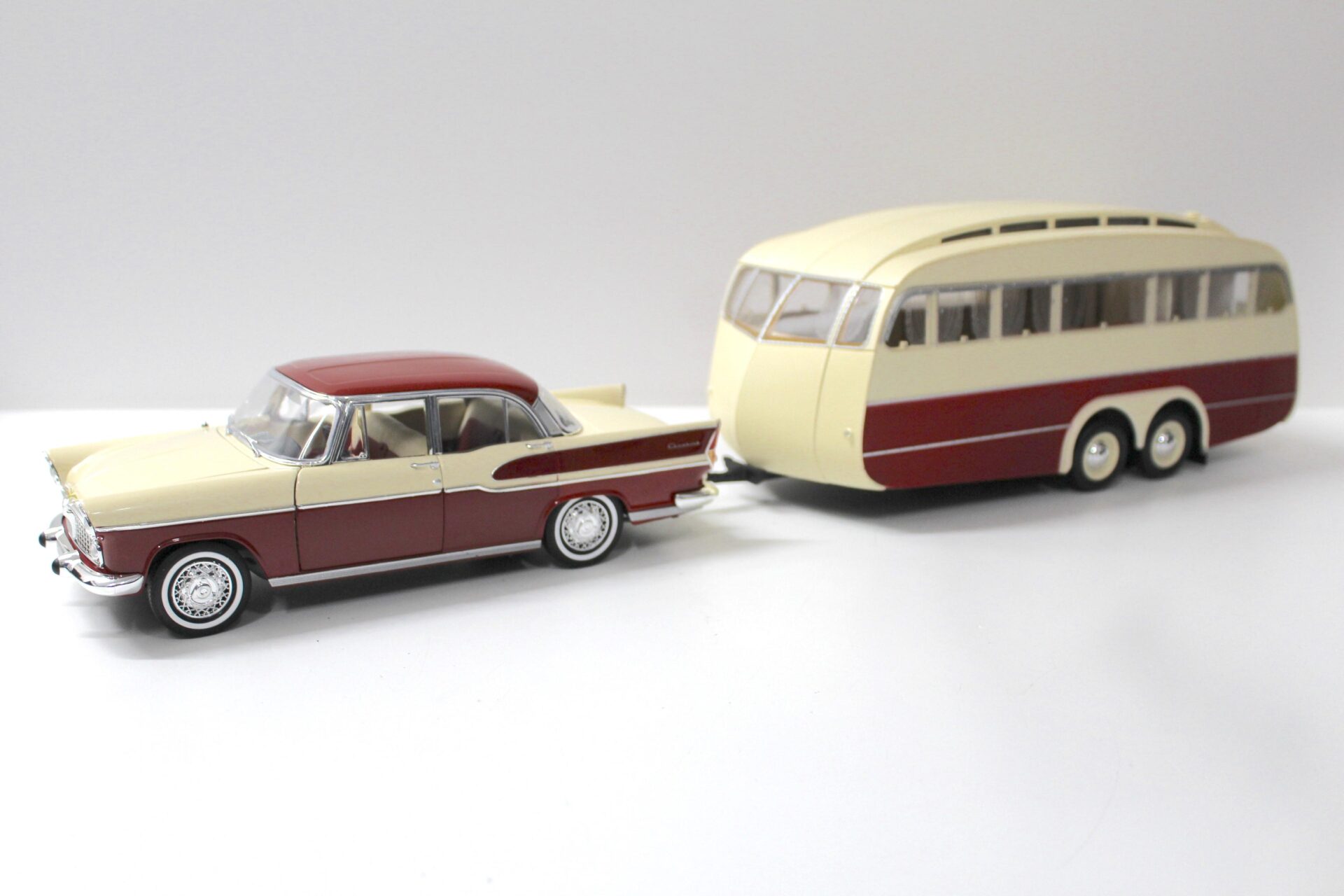 1:18 Norev Simca Vedette Chambord 1958 + Caravane Henon red & ivoire