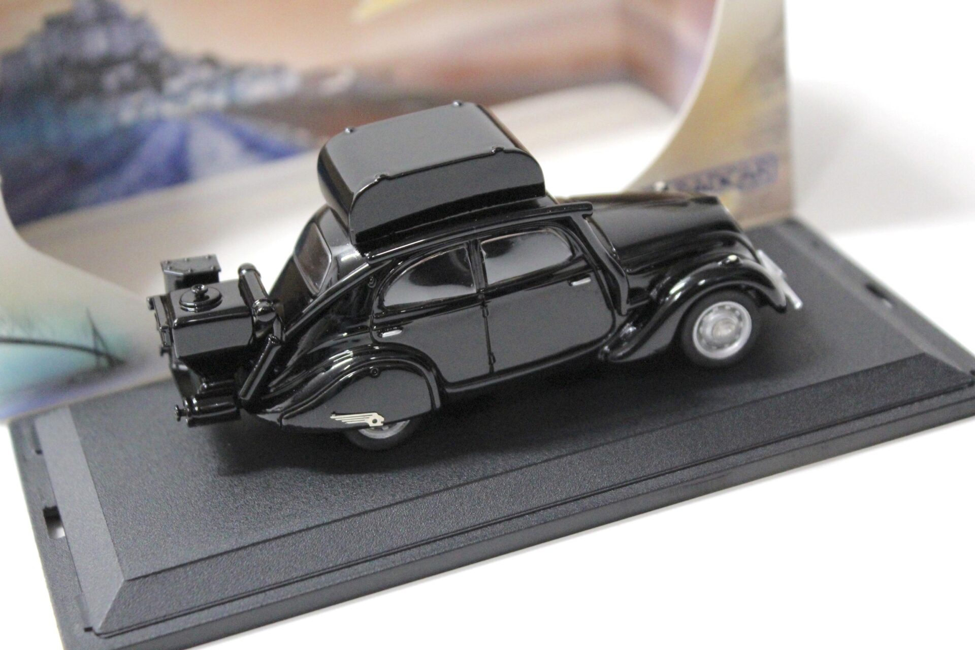 1:43 Paradcar Peugeot 202 Gazogene 1941 black