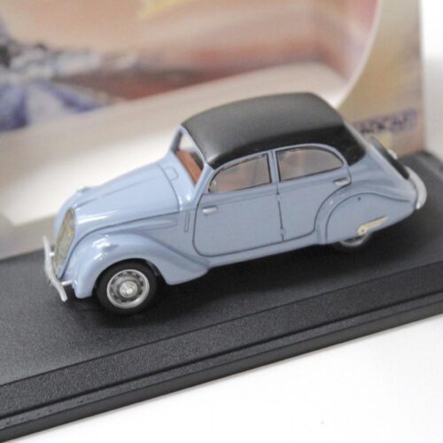 1:43 Paradcar Peugeot 202 Decouvrable Cabrio closed roof blue