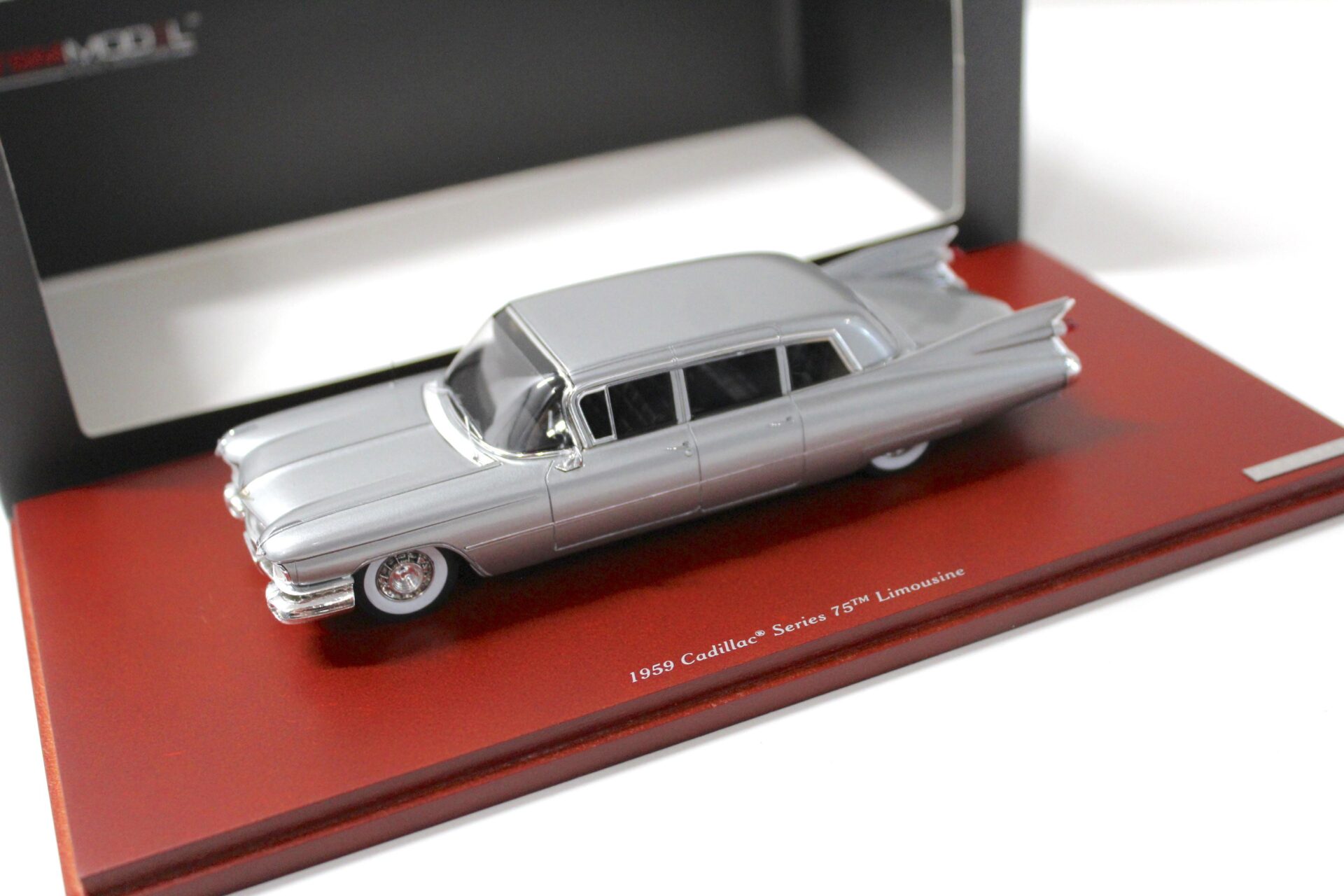 ID 48569 orig.jpg 1:43 TSM True Scale 1959 Cadillac Series 75 Limousine silver