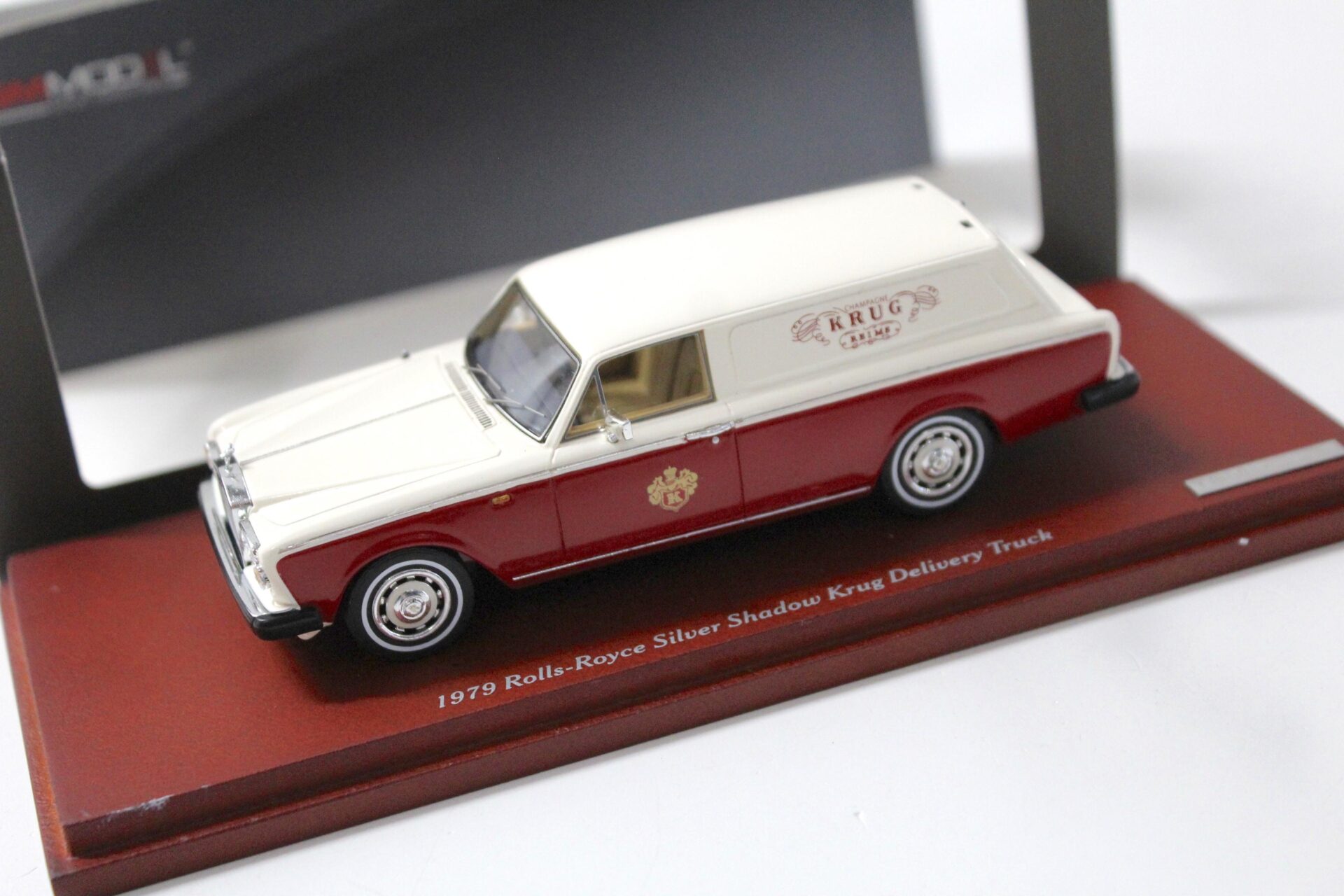 1:43 TSM True Scale 1979 Rolls Royce Silver Shadow Krug Delivery Van red/ white