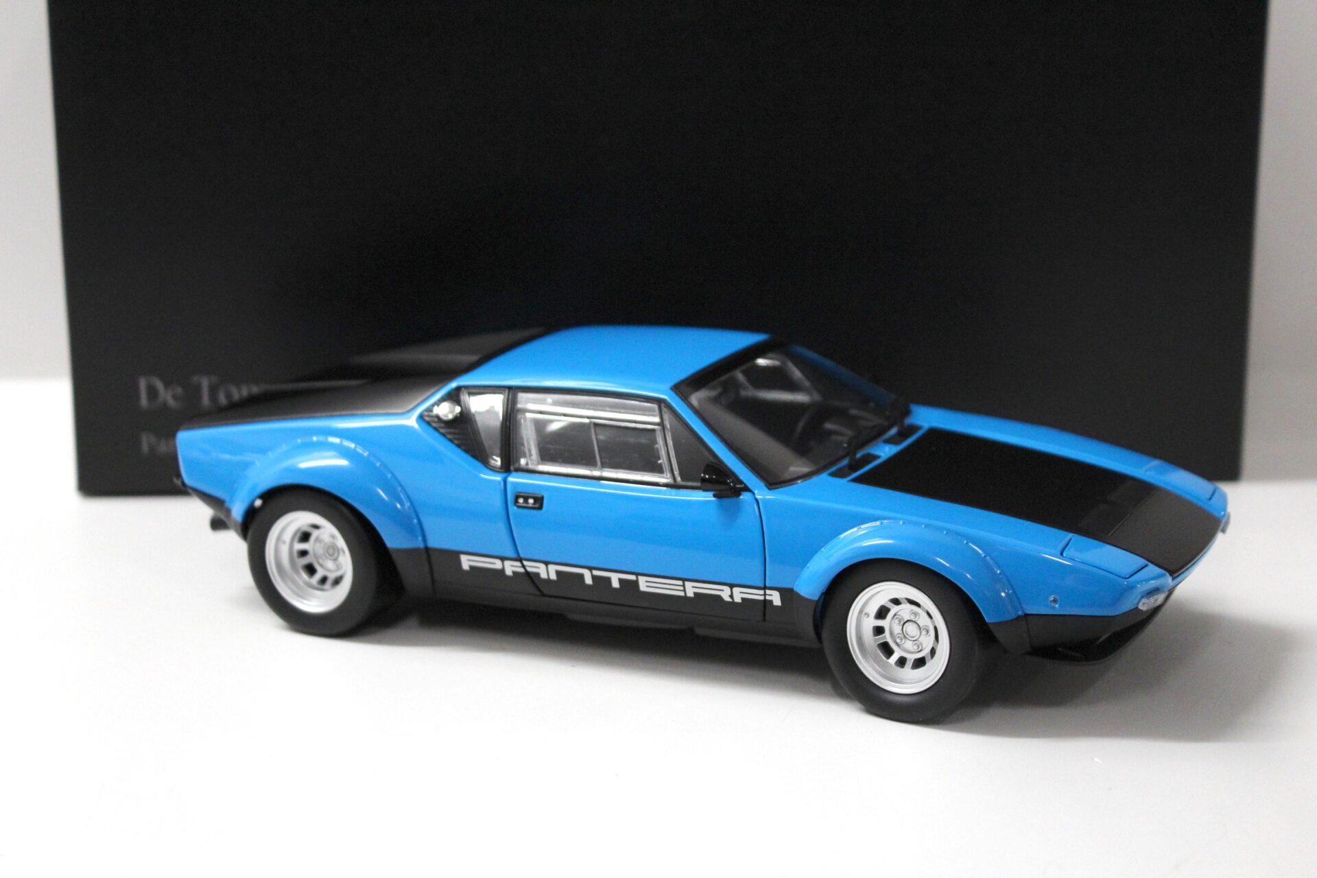 1:18 Kyosho De Tomaso Pantera GT4 blue/ black