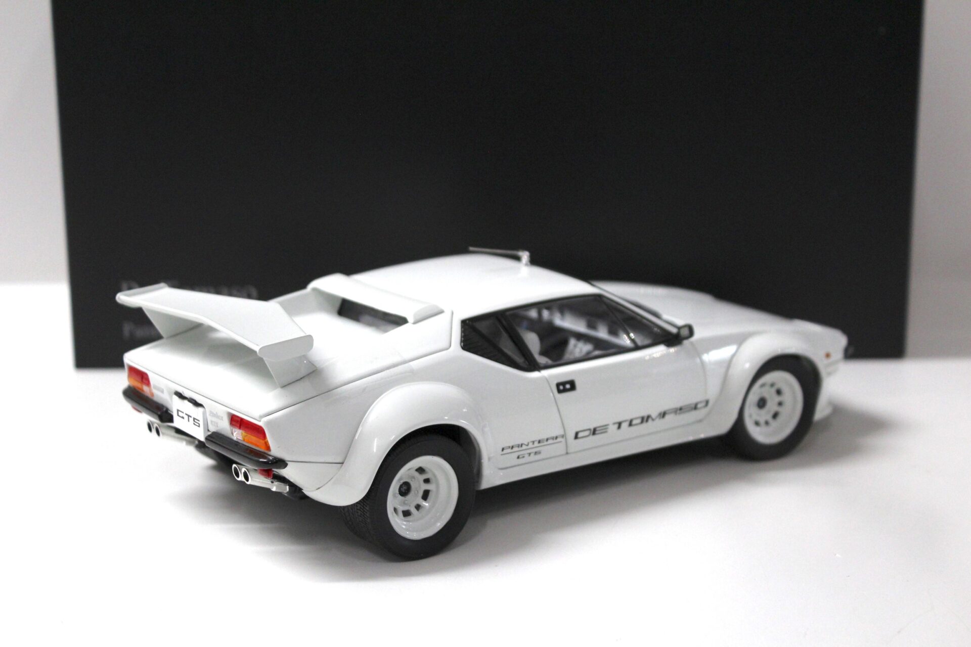 1:18 Kyosho De Tomaso Pantera GT5 white